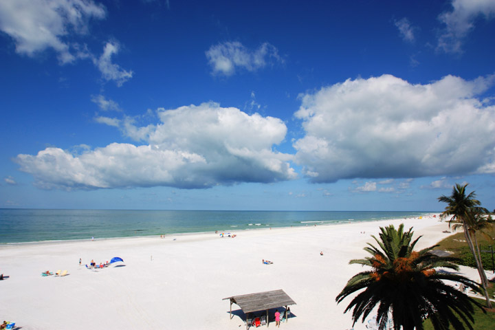 Unlike beaches made up mostly of pulverized coral, SK’s two beaches—Siesta Beach and Crescent Beach—have sand that is 99 percent quartz. (Photo by Zach Dunkin)