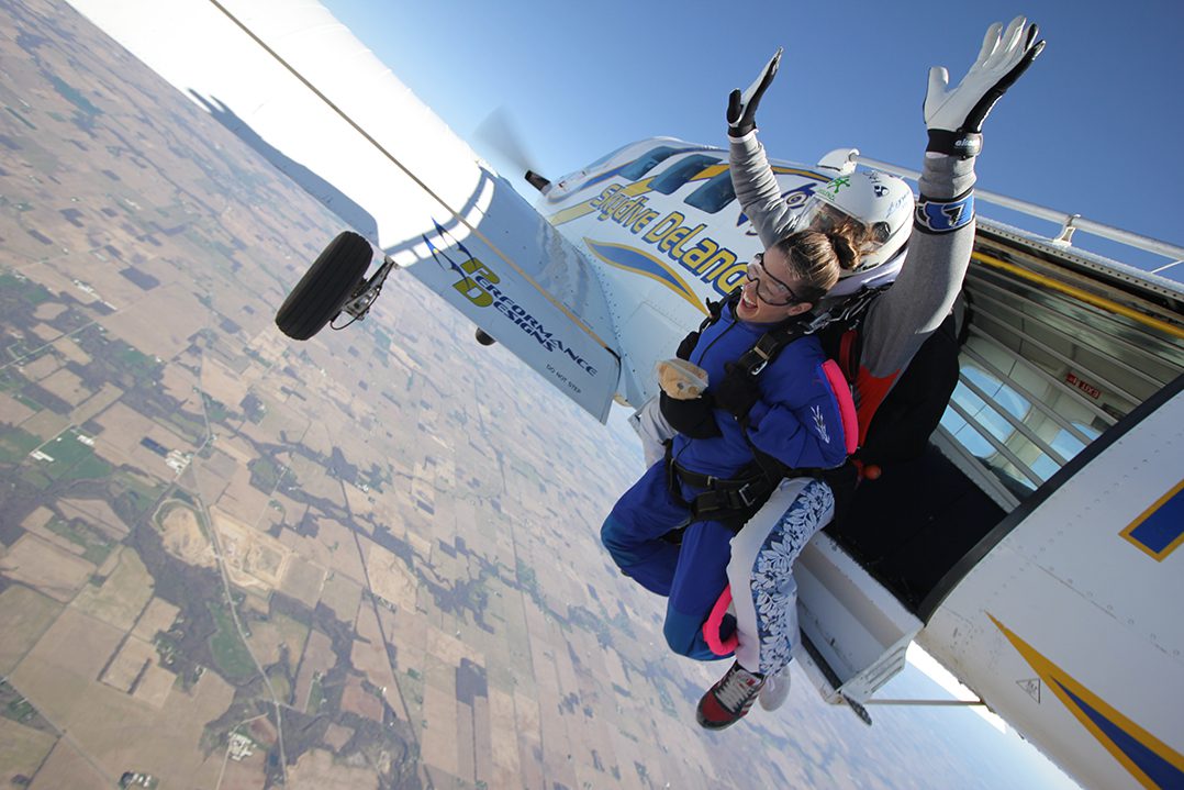 CIC COVER 0911 Skydivers 5