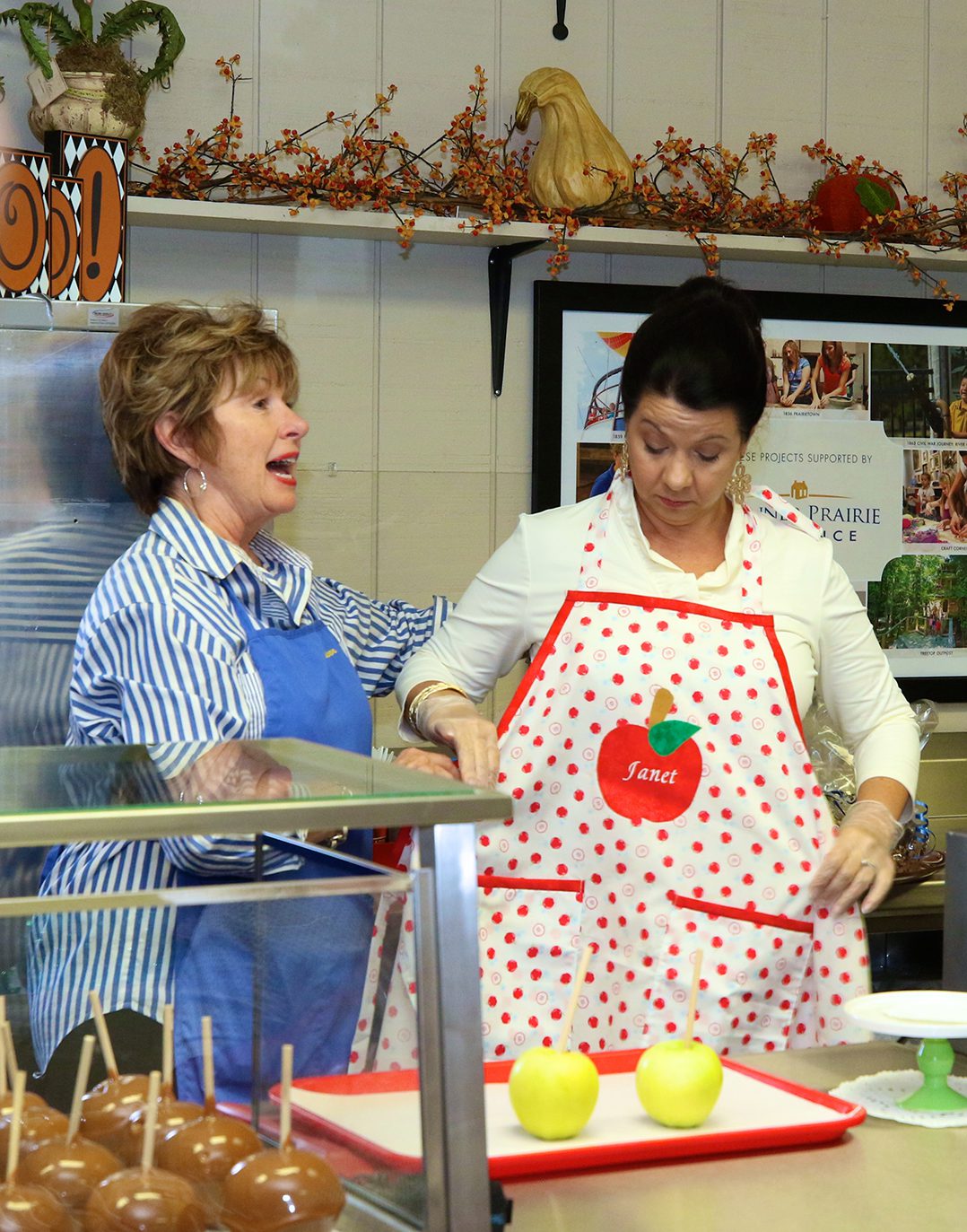 CIF COM 0924 janet holcomb apple dipping02