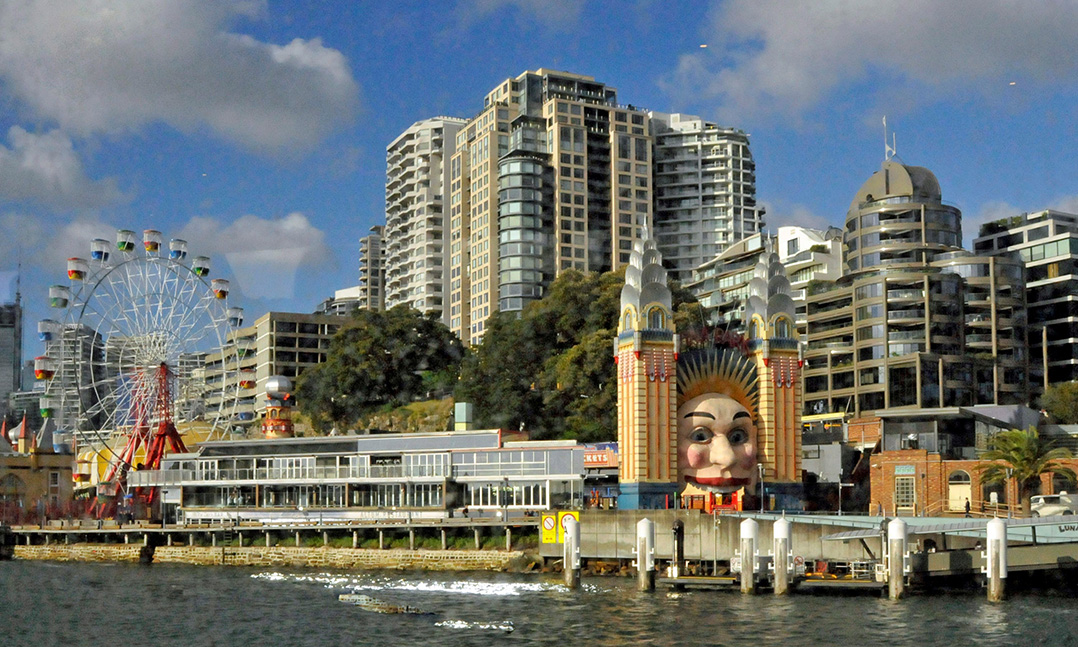 Column Sydney S Luna Park Face Welcomes Guests Current