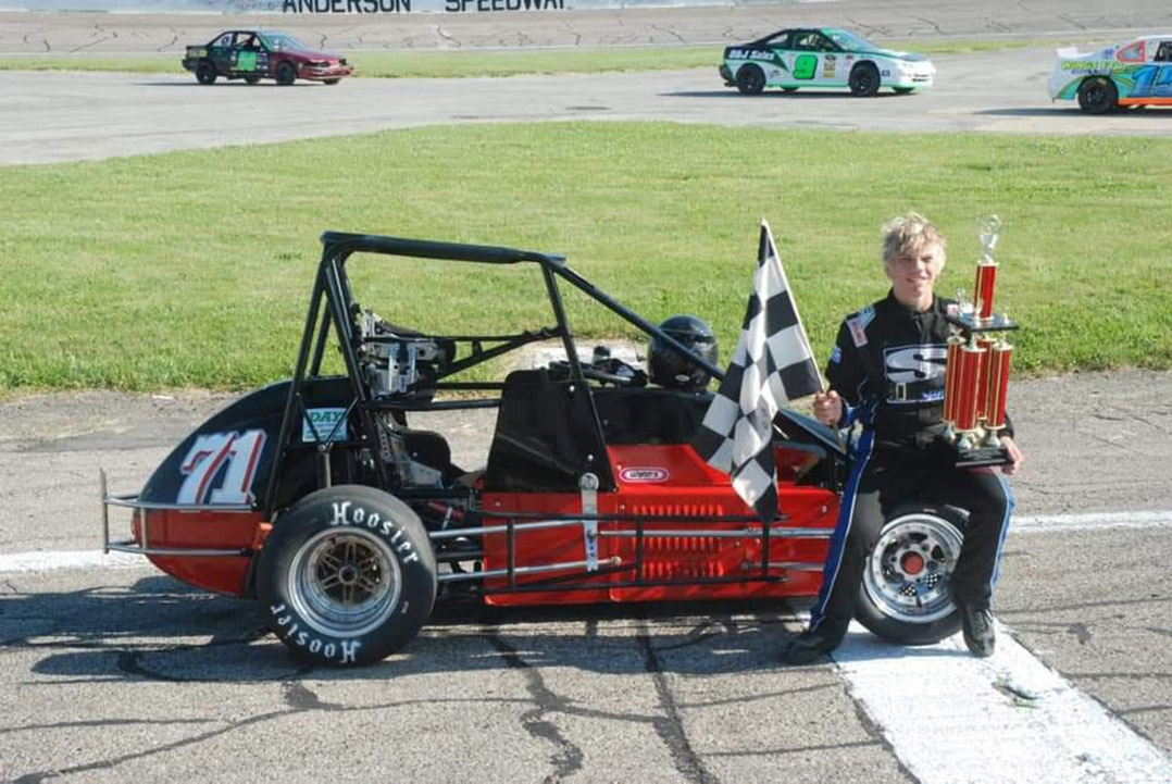 Hinds goes from go-karts to midget racing