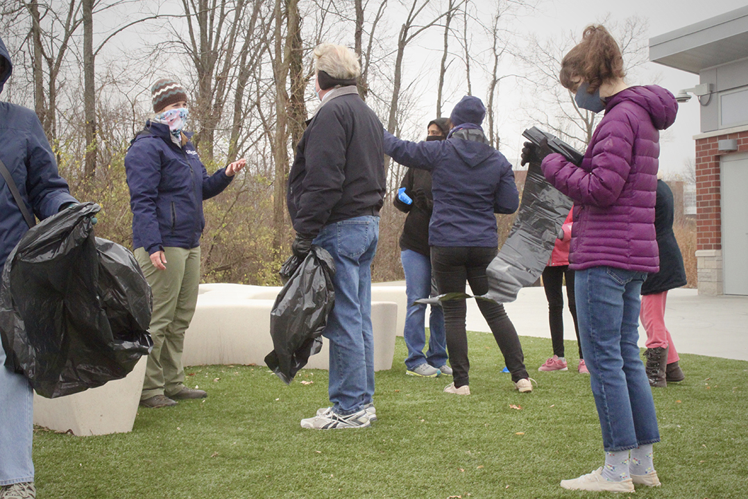 Snapshot: Volunteers pick up trash in Central Park