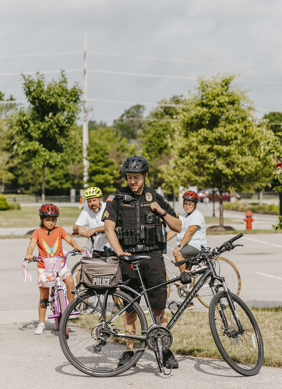 CIZ COM 0719 bike with a cop