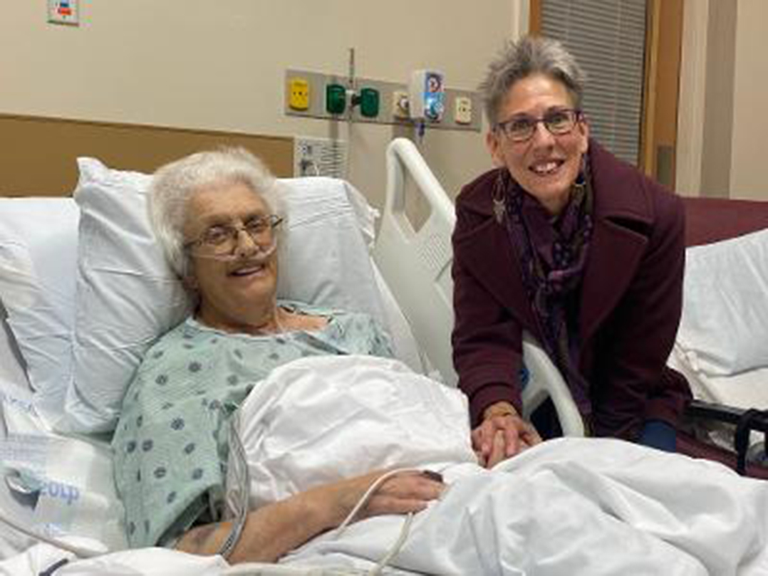 Retired nurse helps save patient