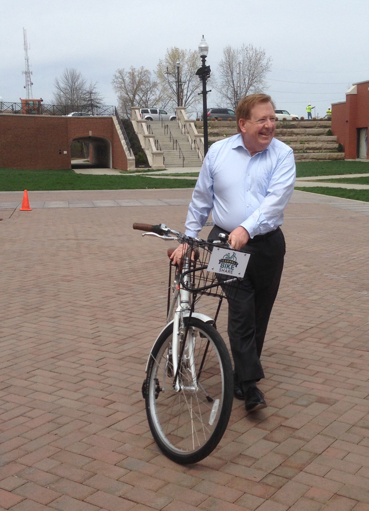 Carmel Mayor James Brainard tries out the new Zagster bikes. (Photo by Anna Skinner)